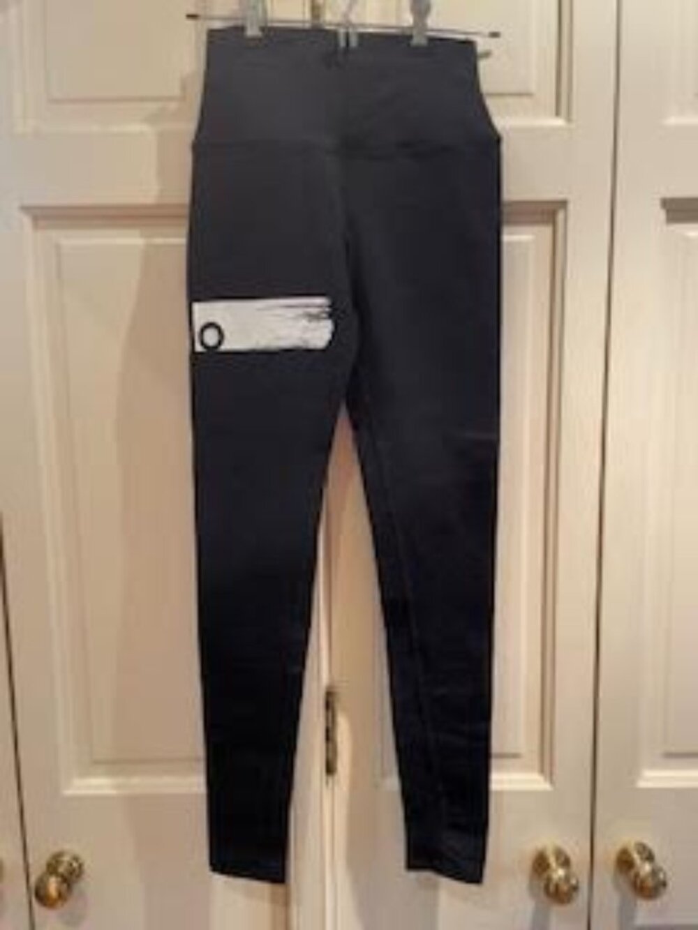 Alo Yoga Black Leggings with Paint white Logo